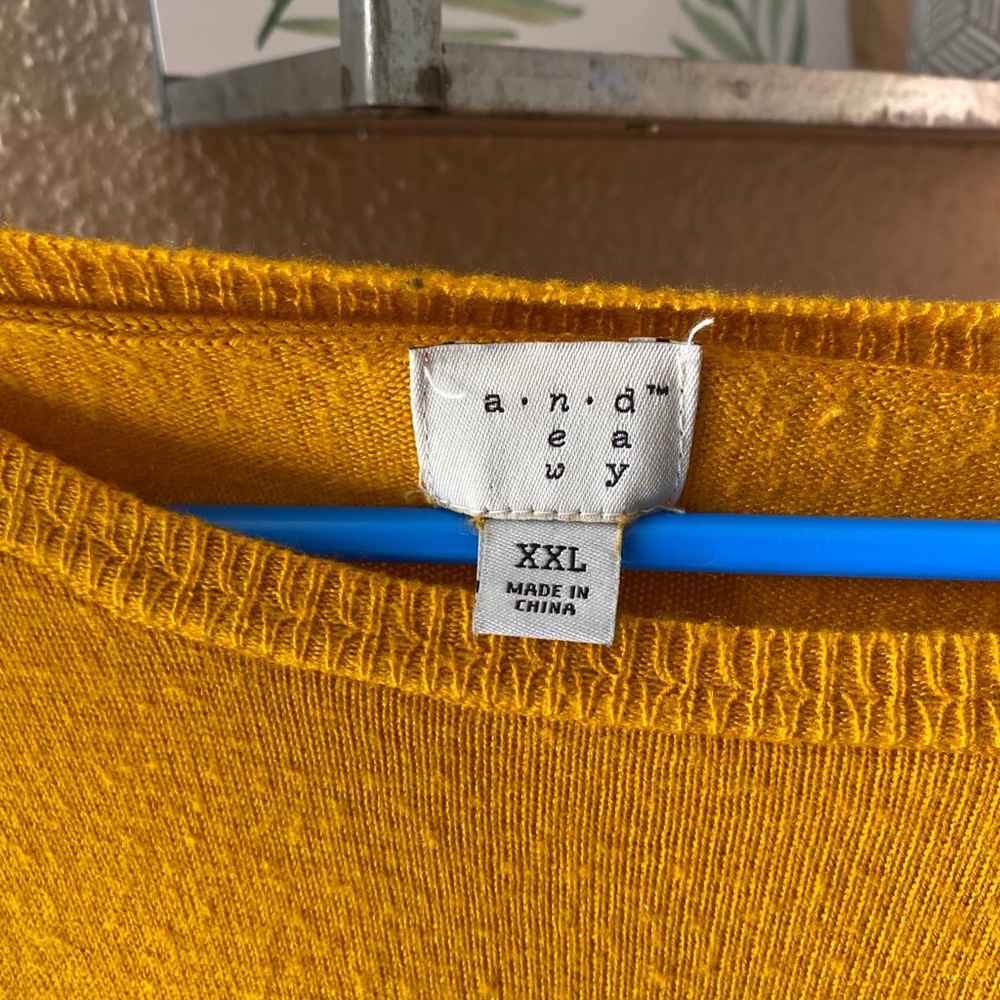 Light Sweater - Picture 2 of 2